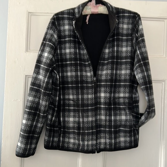 Reversible Woman’s full, zip, fleece jacket, size L, black and white. - Picture 1 of 7
